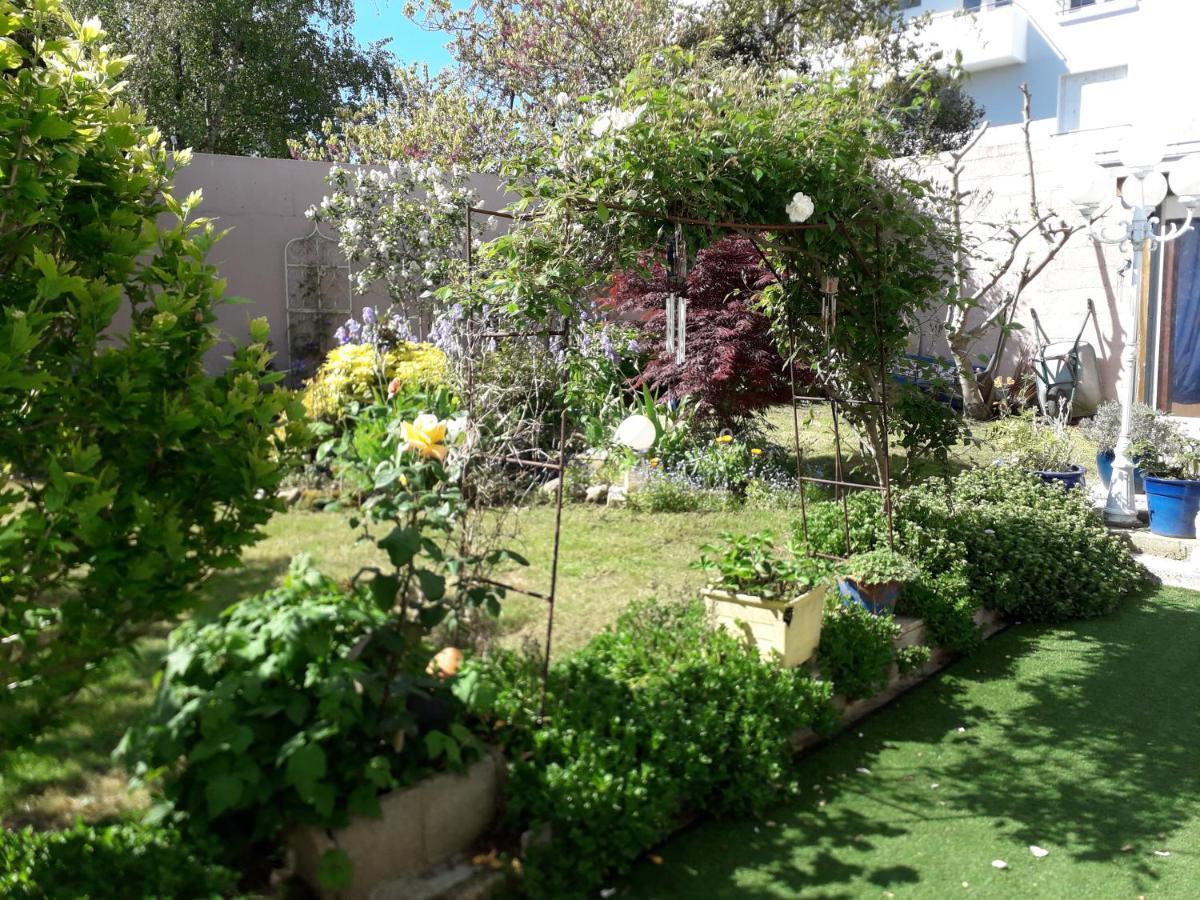 Le Jardin Fleuri Bed & Breakfast Saint-Nazaire  Ngoại thất bức ảnh